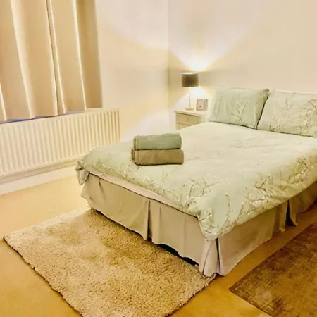 Peaceful Spacious Double In Warm Friendly *